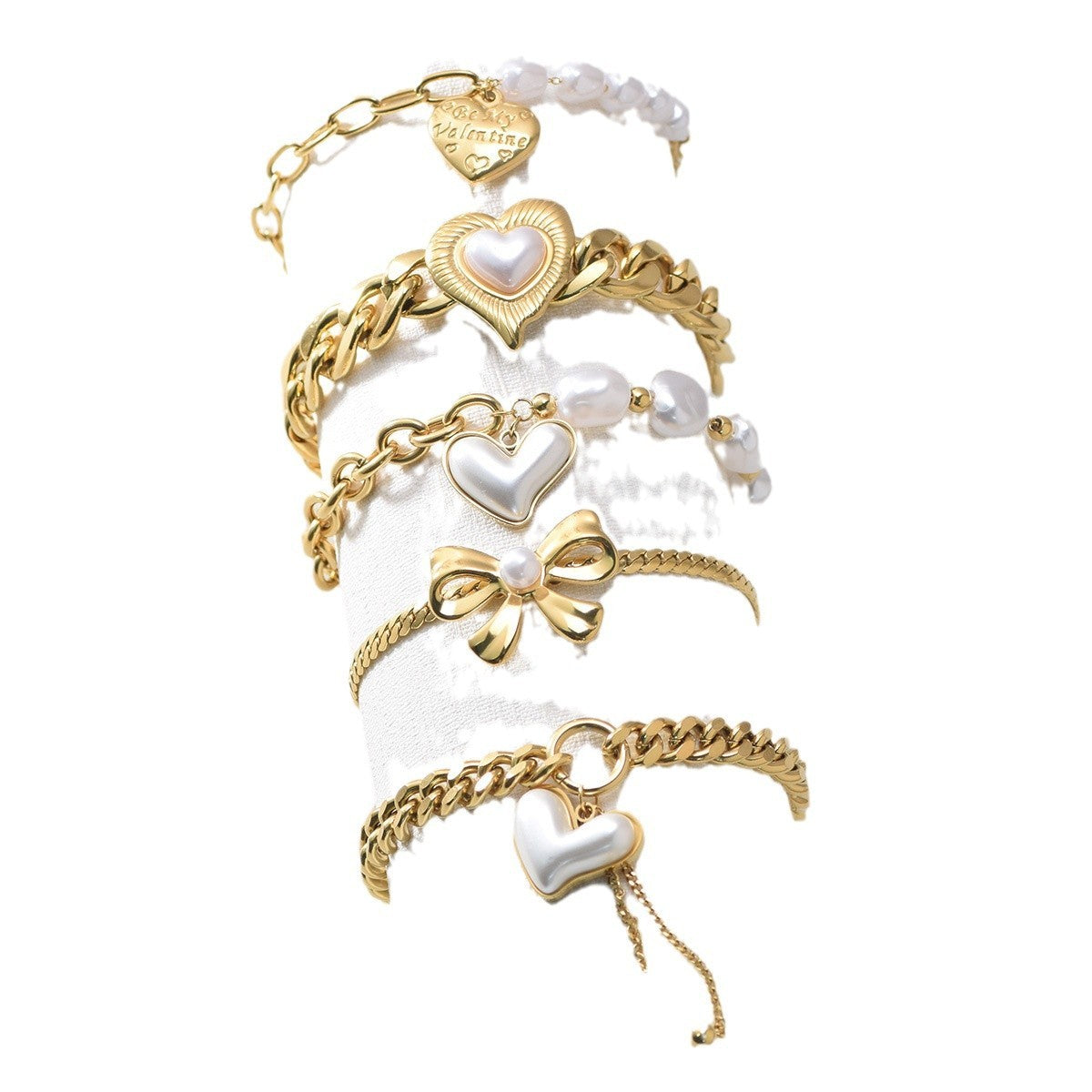 Elegant Heart Bracelet in Gold-Plated Stainless Steel