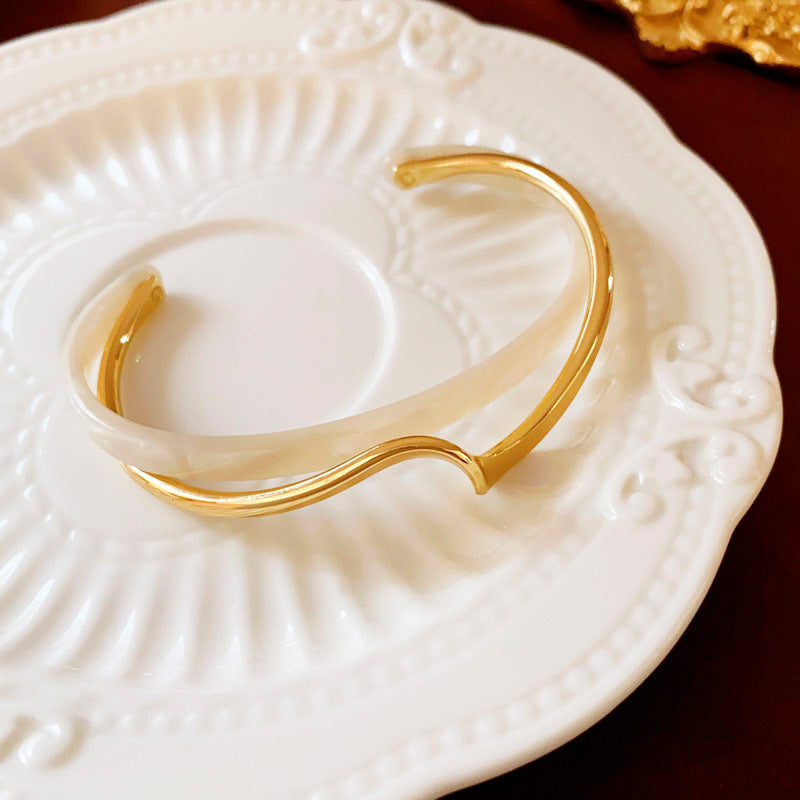 Elegant Two-Layer Shellfish Bracelet