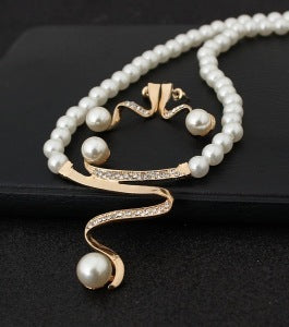 Elegant Diamond Pearl Necklace Set