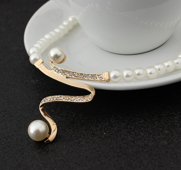 Elegant Diamond Pearl Necklace Set