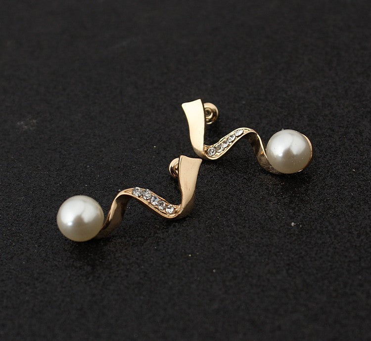 Elegant Diamond Pearl Necklace Set