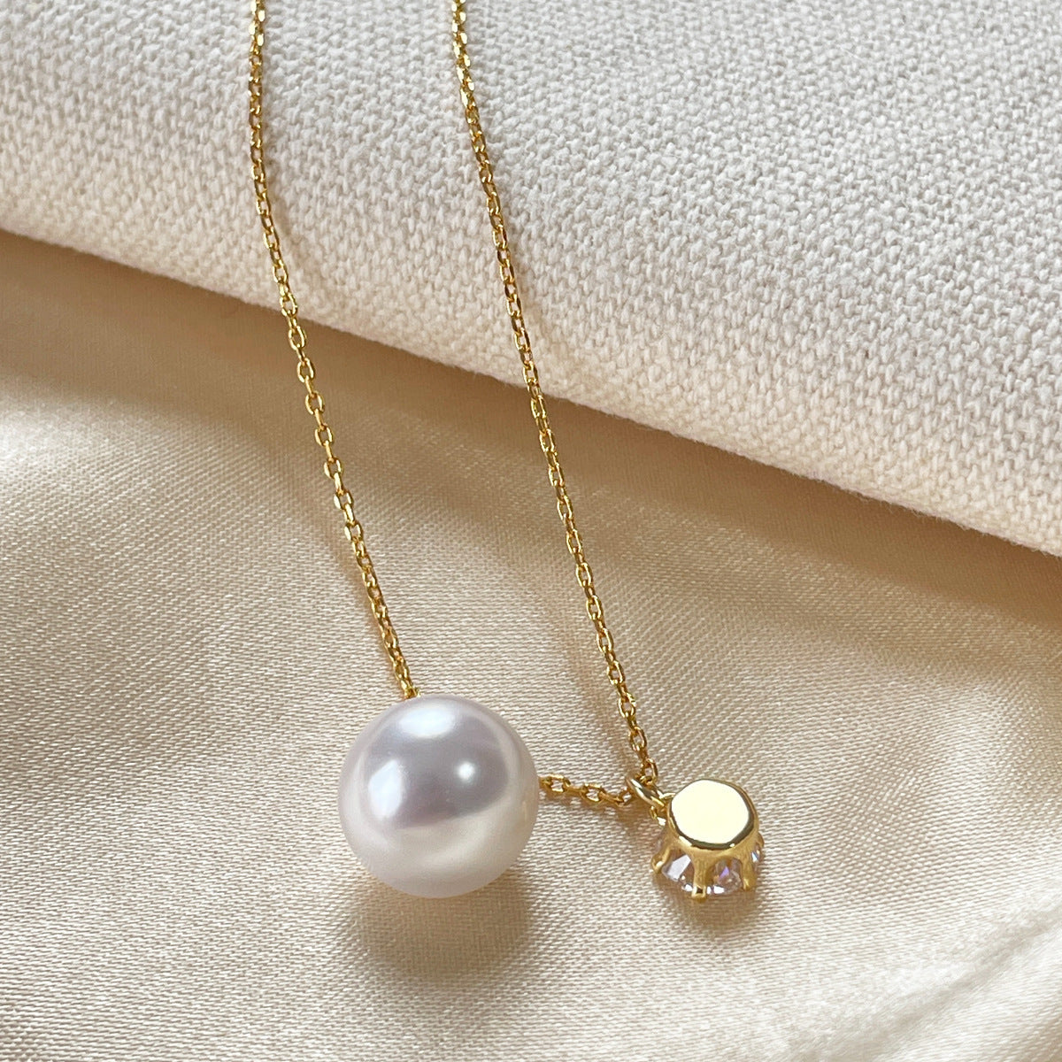 Elegant Gold-plated Rhinestone Necklace