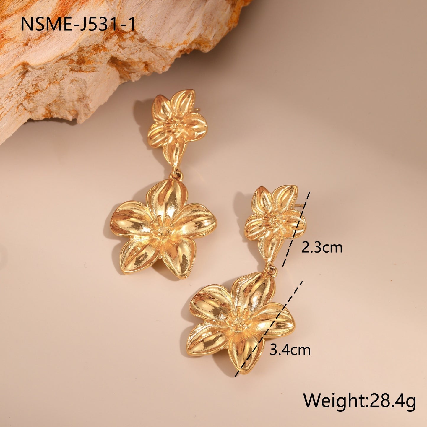 Dignified Flowers Necklace Set