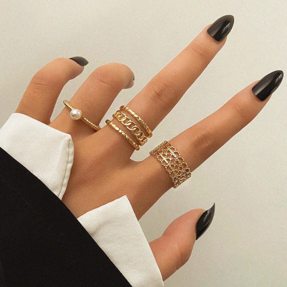 Light Luxury Twist Ring