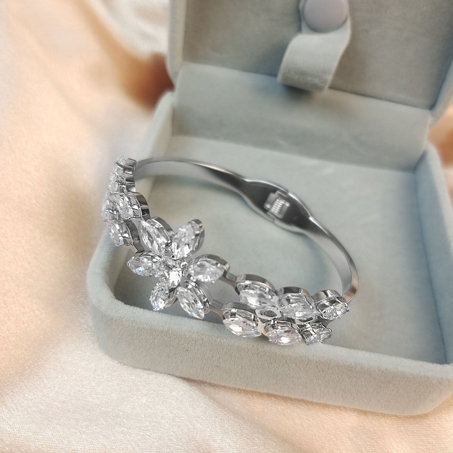 Zircon Flower Titanium Bracelet