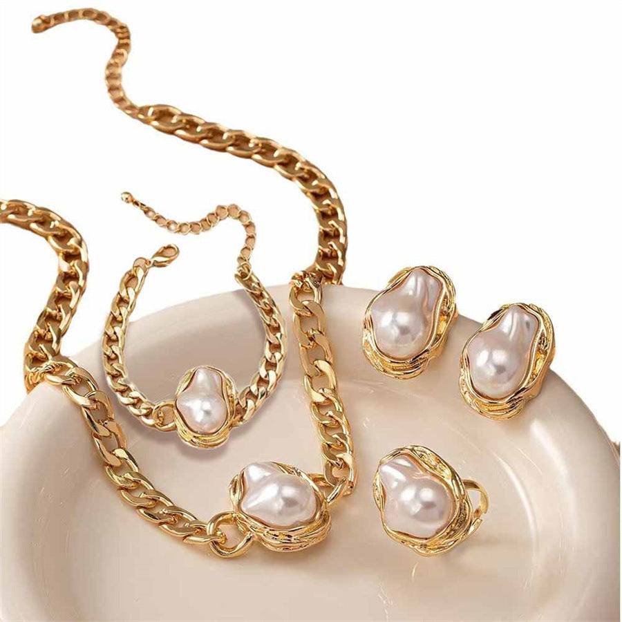 Elegant Vintage Pearl Necklace