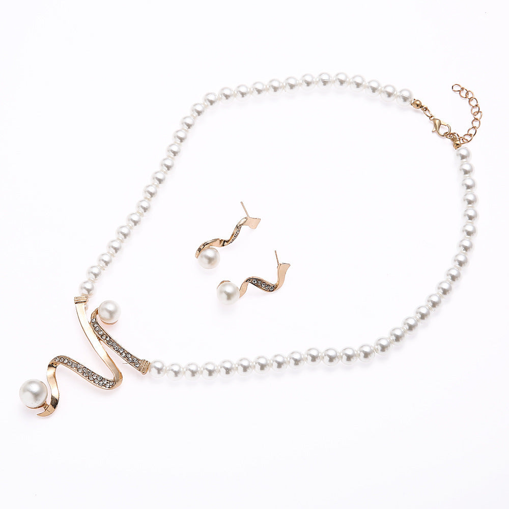 Elegant Pearl Diamond Set
