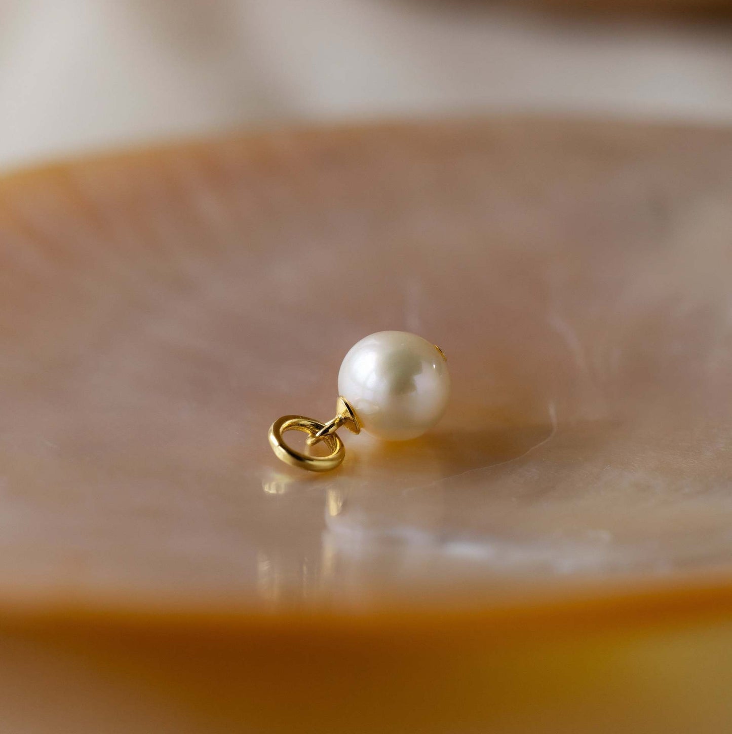 Elegant 18K Gold Necklace