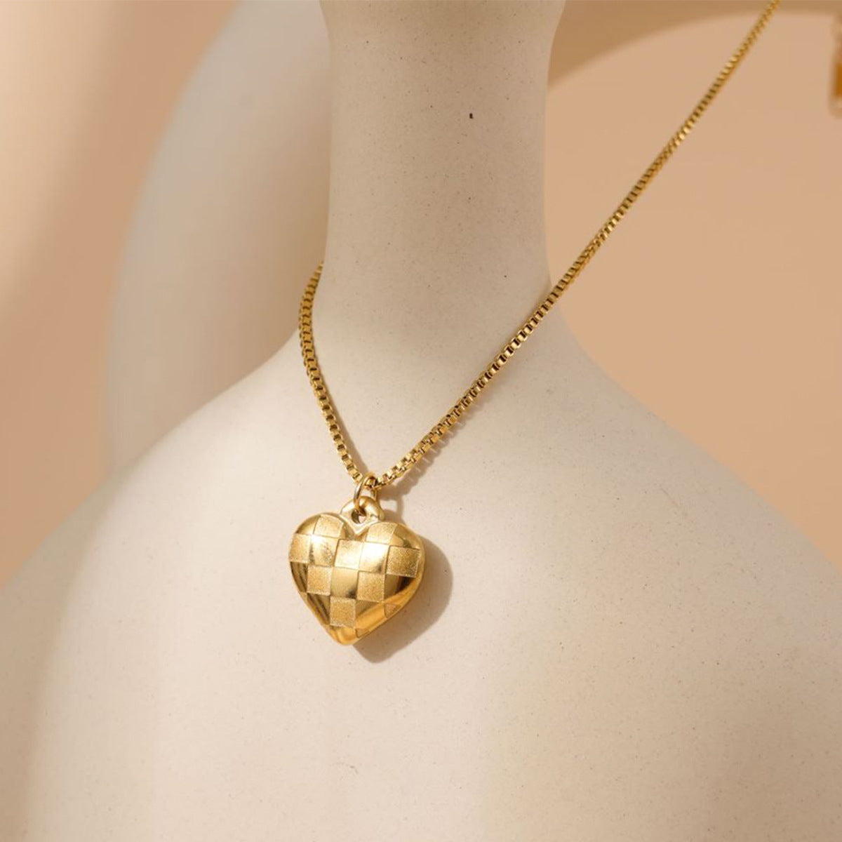 Elegant Heart Gold Necklace