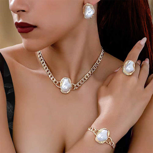 Elegant Vintage Pearl Necklace