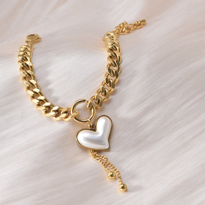 Elegant Heart Bracelet in Gold-Plated Stainless Steel