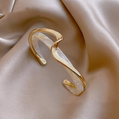 Elegant Two-Layer Shellfish Bracelet