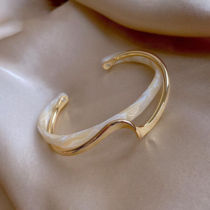 Elegant Two-Layer Shellfish Bracelet