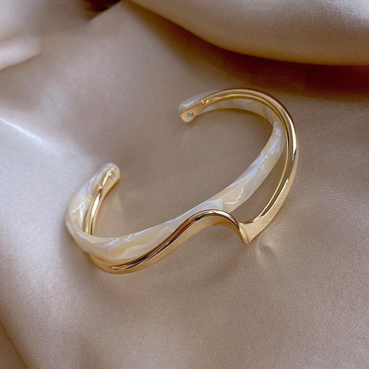 Elegant Two-Layer Shellfish Bracelet