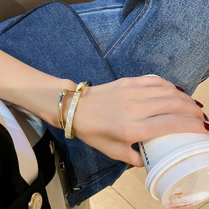 Elegant Two-Layer Shellfish Bracelet