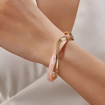 Elegant Two-Layer Shellfish Bracelet