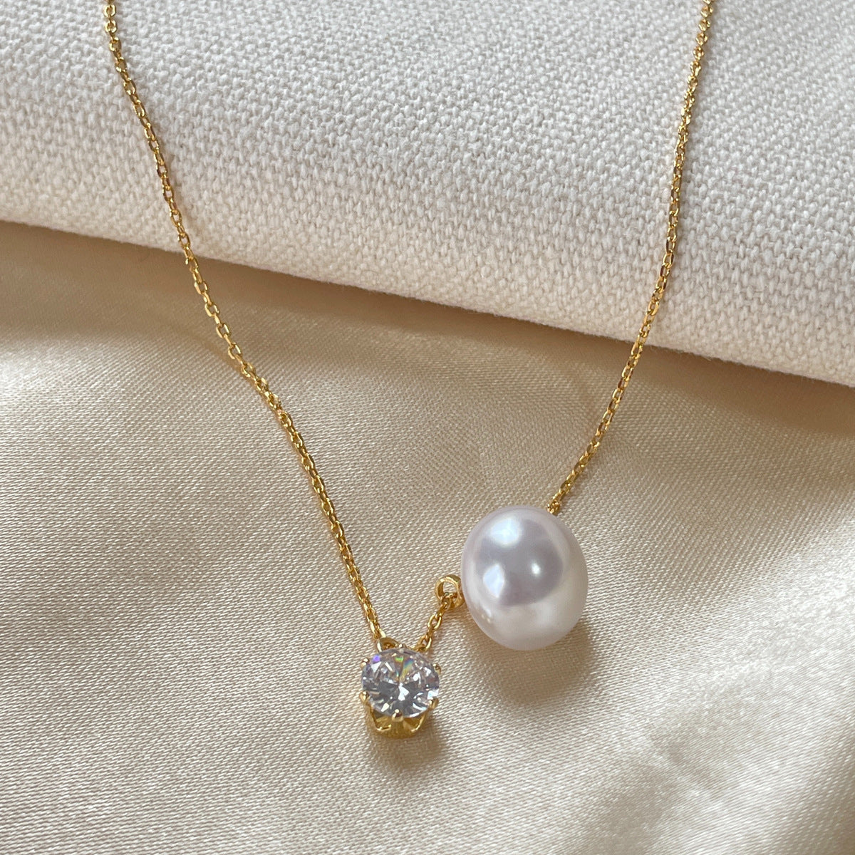 Elegant Gold-plated Rhinestone Necklace