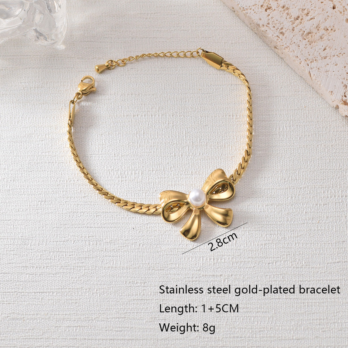 Elegant Heart Bracelet in Gold-Plated Stainless Steel