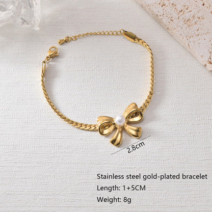 Elegant Heart Bracelet in Gold-Plated Stainless Steel