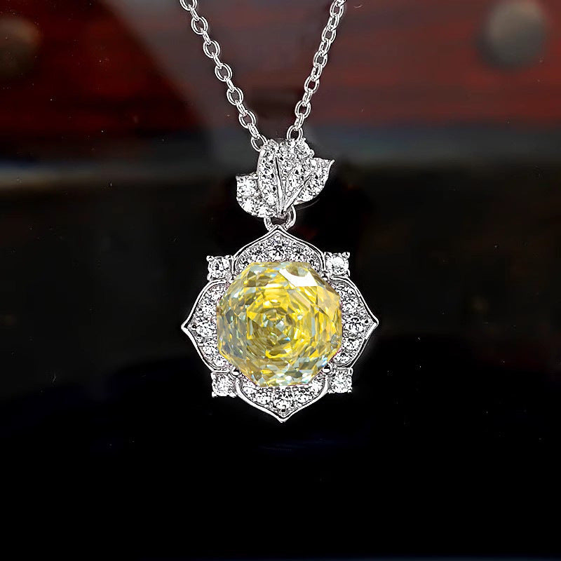 Elegant Floral Diamond Ring