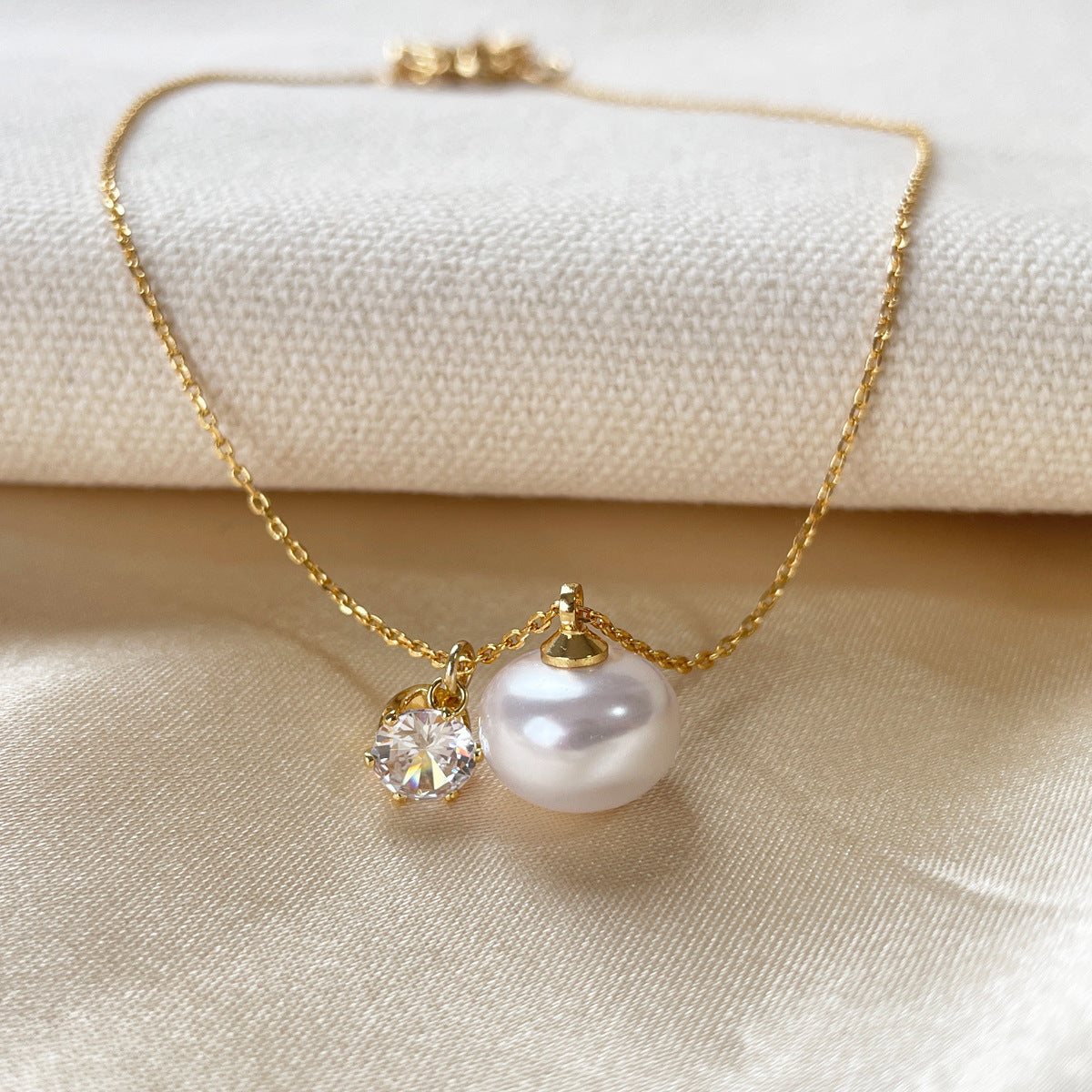 Elegant Gold-plated Rhinestone Necklace