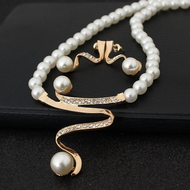 Elegant Diamond Pearl Necklace Set
