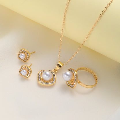 Elegant Rhinestone Pearl Necklace