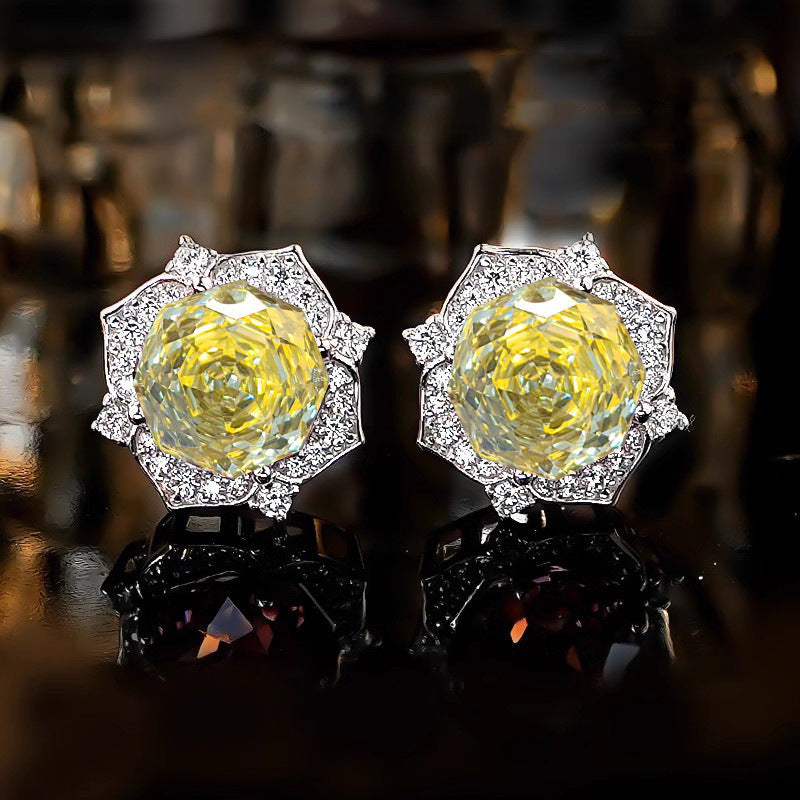 Elegant Floral Diamond Ring