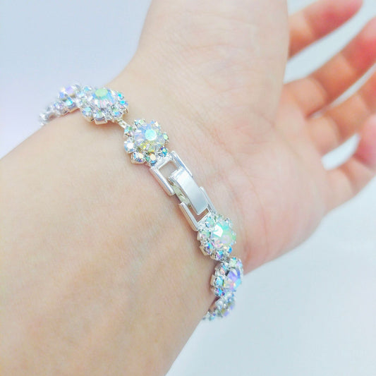 Elegant Flower Design Bracelet