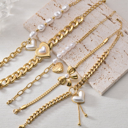 Elegant Heart Bracelet in Gold-Plated Stainless Steel