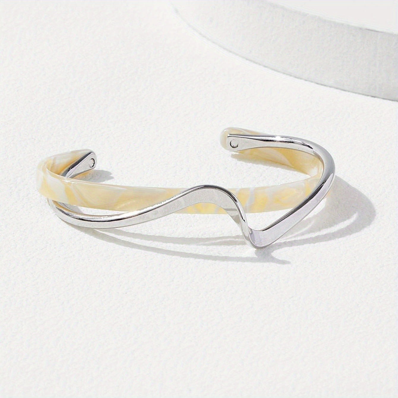 Elegant Two-Layer Shellfish Bracelet