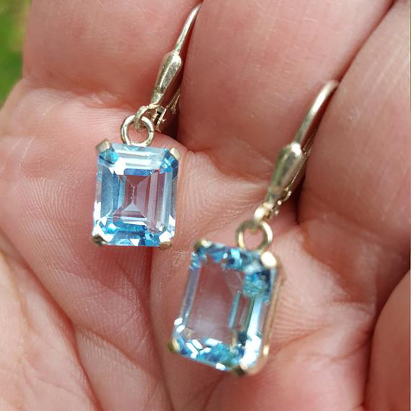 Elegant 14K Gold Blue Diamond Earrings