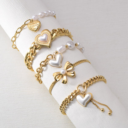 Elegant Heart Bracelet in Gold-Plated Stainless Steel