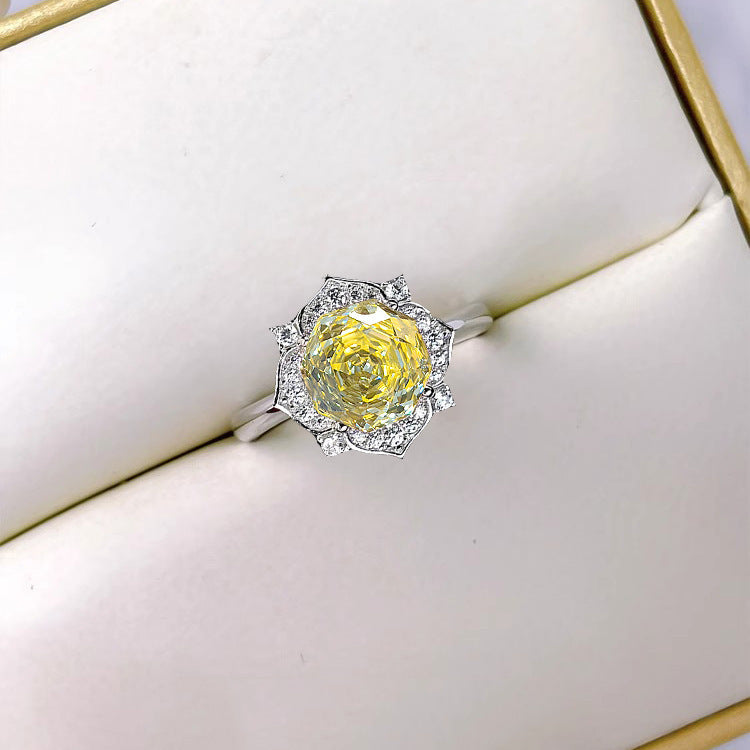 Elegant Floral Diamond Ring