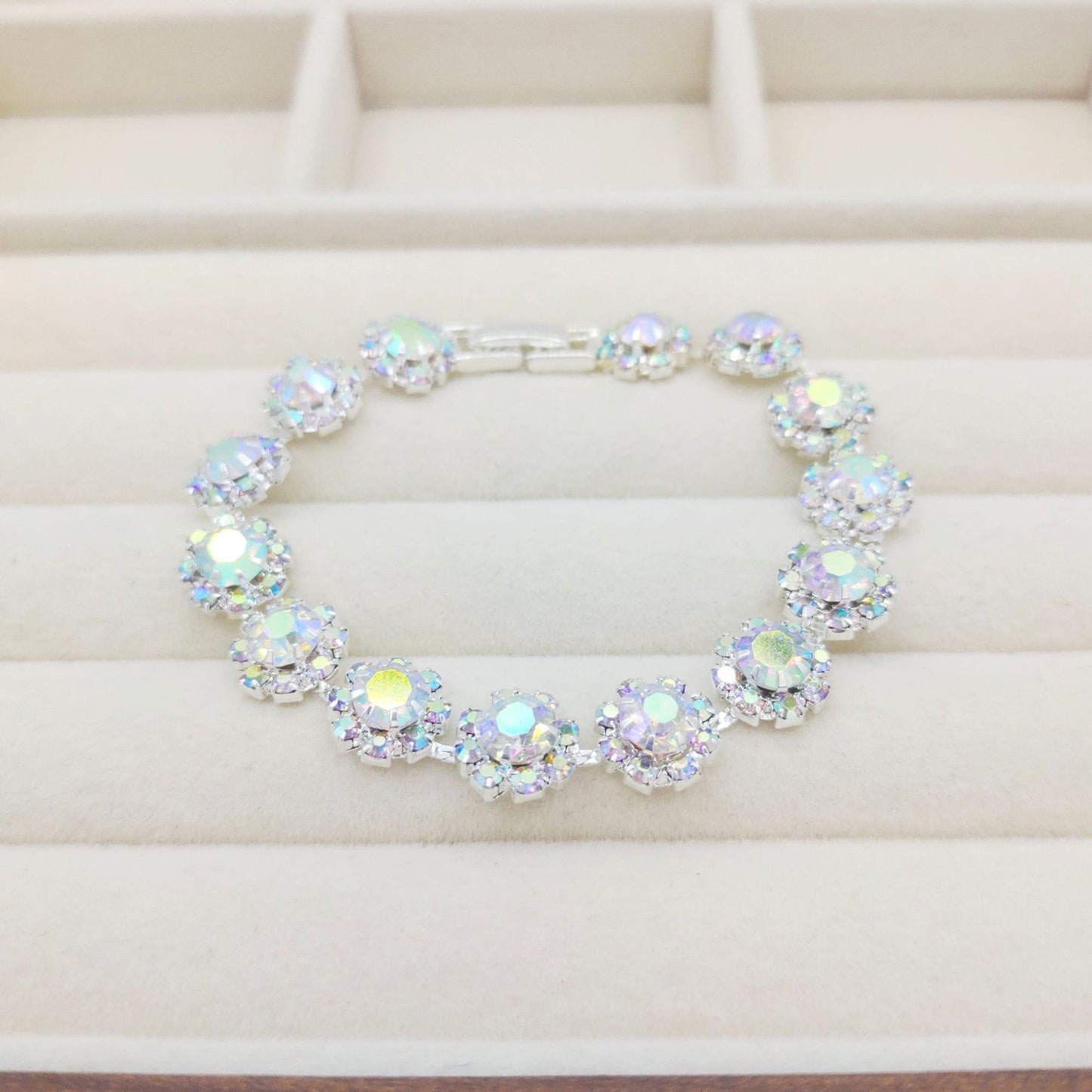 Elegant Flower Design Bracelet