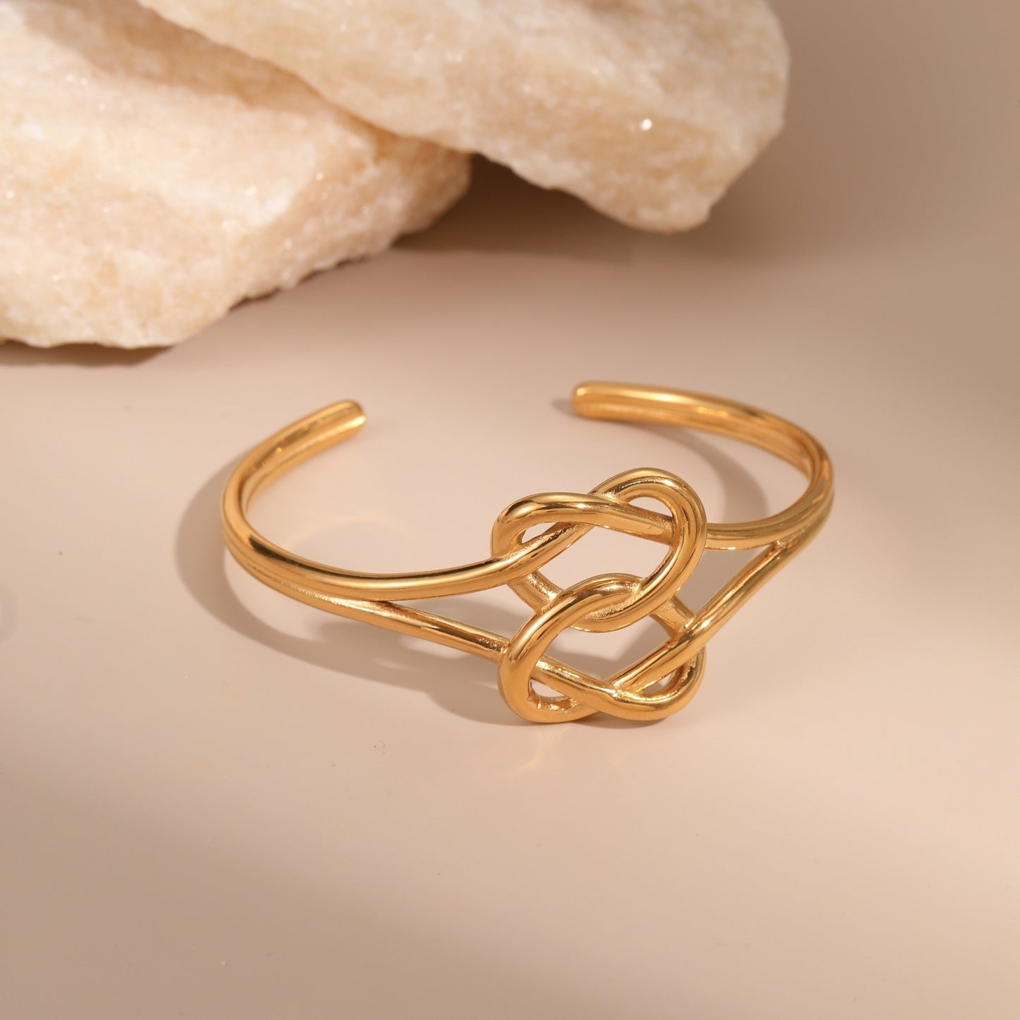 Elegant Gold Heart Bracelet