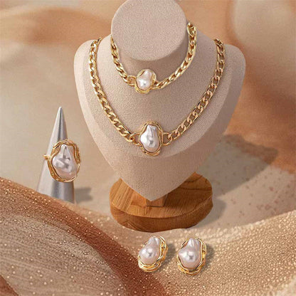 Elegant Vintage Pearl Necklace