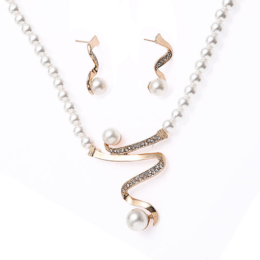 Elegant Pearl Diamond Set