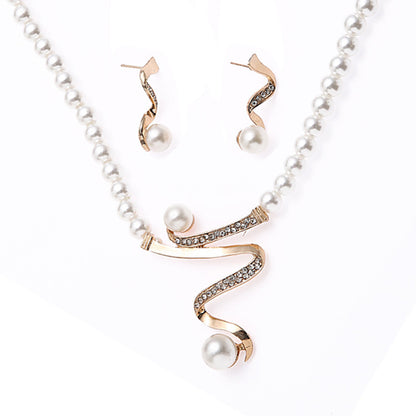 Elegant Pearl Diamond Set