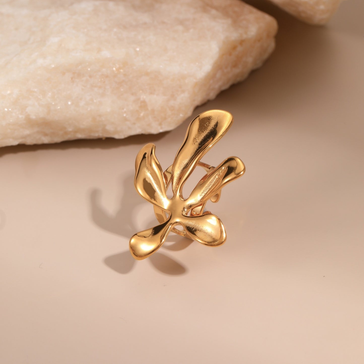 Dignified Flowers Necklace Set