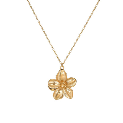 Dignified Flowers Necklace Set