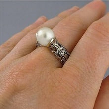 Elegant Gold Pearl Ring