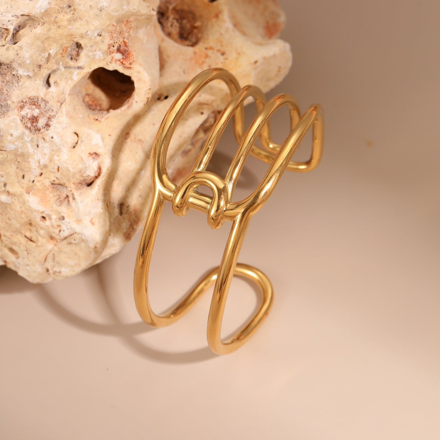 Elegant Gold Heart Bracelet