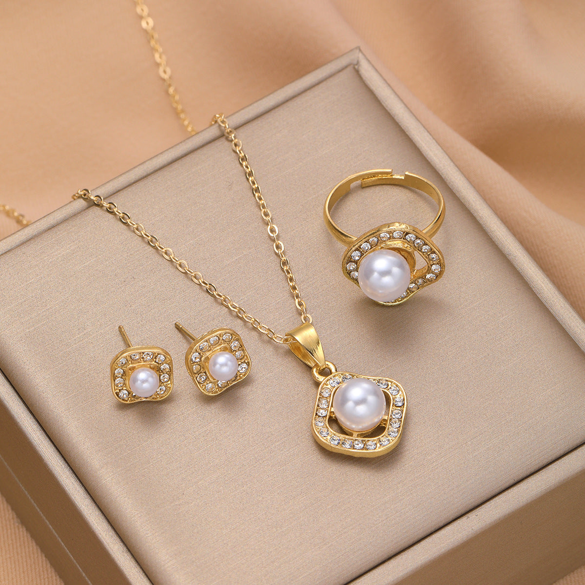Elegant Rhinestone Pearl Necklace