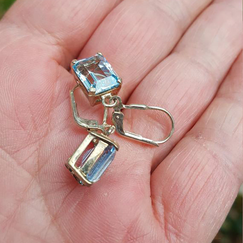 Elegant 14K Gold Blue Diamond Earrings