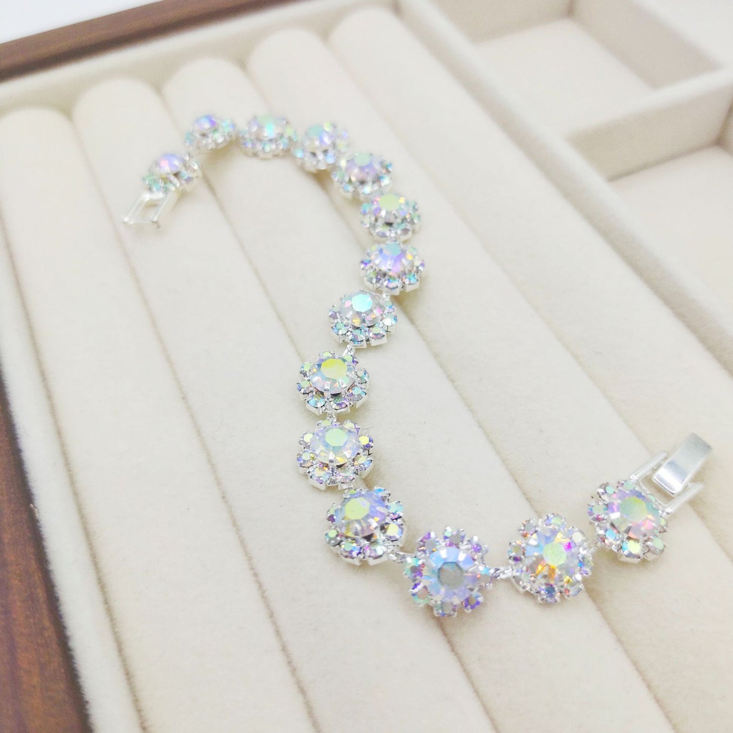 Elegant Flower Design Bracelet
